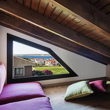 Cesmekes Szálloda *