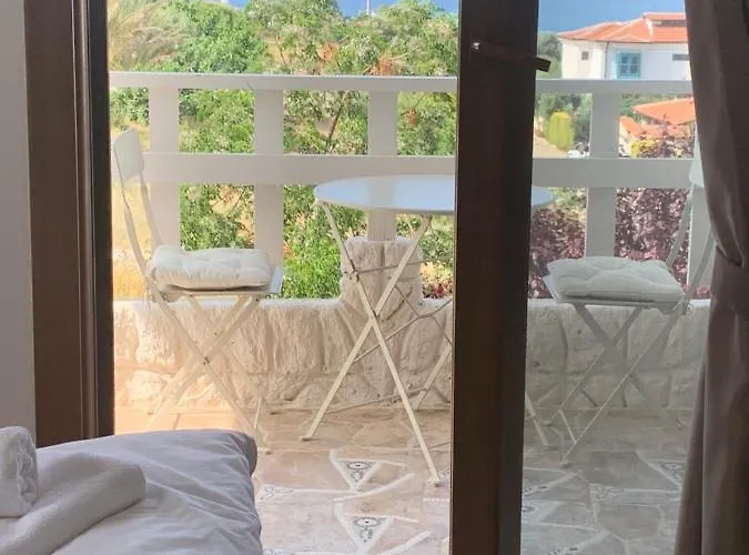 فندق Cesmekes 3*